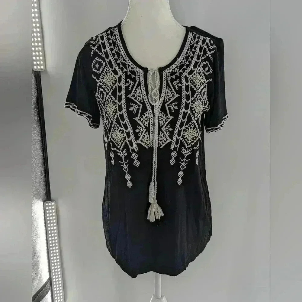 Keep In Touch Shirt Womens M Black & White Embroidered V Neck Boho Tunic Blouse